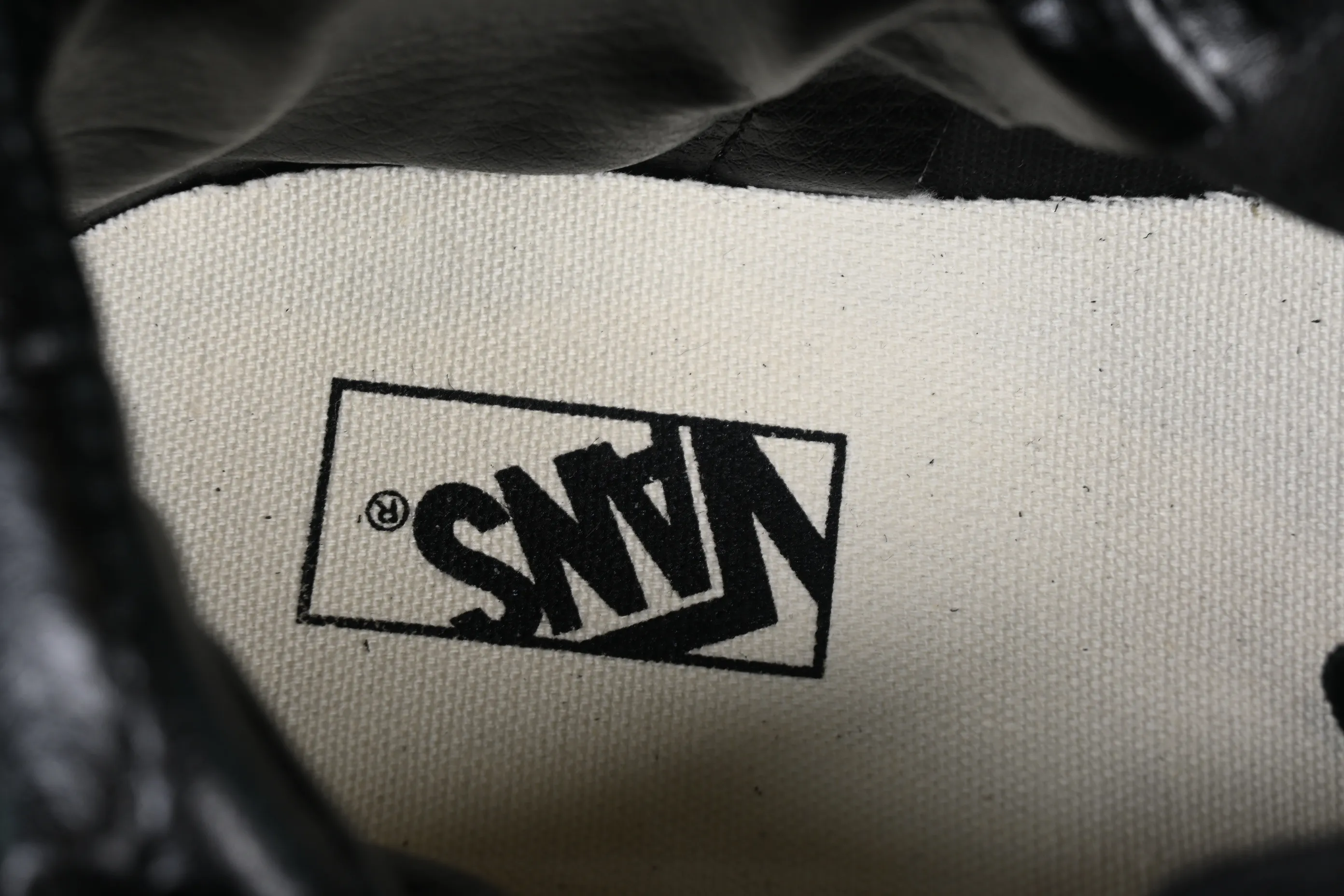 All categories Vans Vans series Vans Hi Vans high-top Vans Sk8-Hi Vans official Black Warrior high-top classic pure black casual canvas shoes VN000D5IBKA